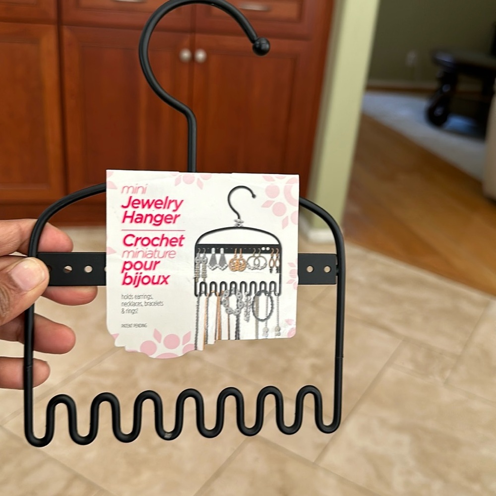Jewelry hanger